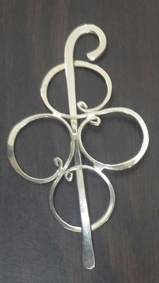 inward turning barrette